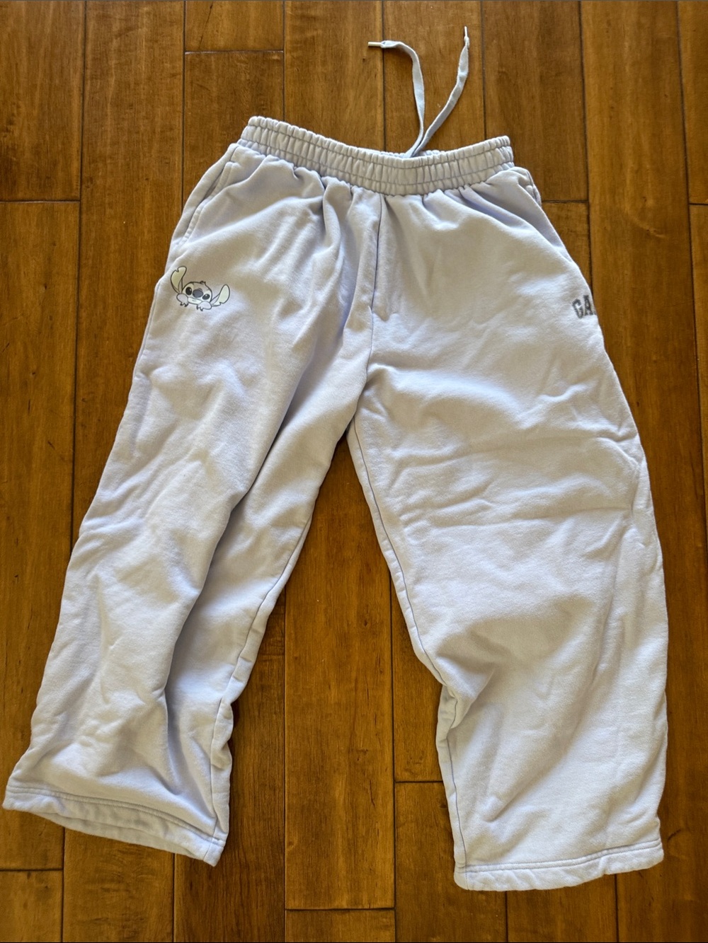 GAP Light Lavender Women's Sweatpants with Embroidered Detail petite small.